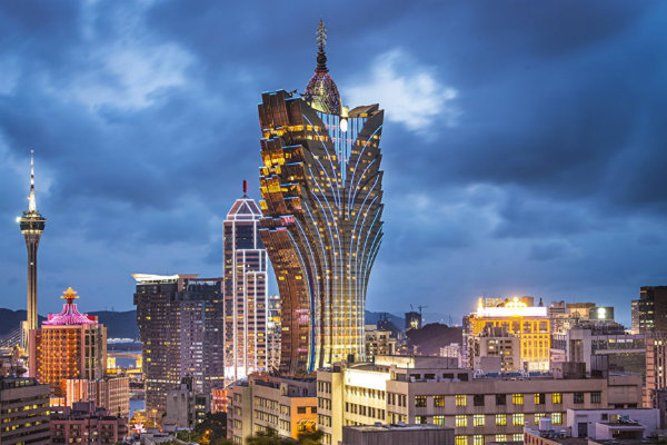 An average of 15 players are on the main gaming floors of Macau IRs.