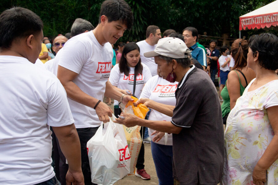 Daniel Matsunaga, the FBM brand ambassador joined the FBM Foundation volunteers.