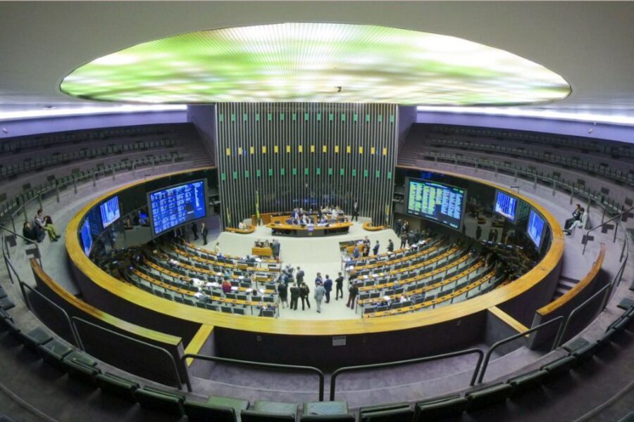 Projeto foi retirado da pauta a pedido dos senadores.