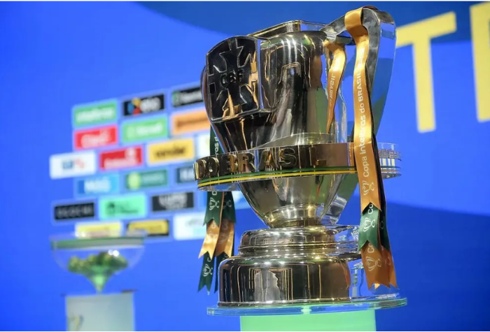 Falmengo e São Paulo iniciam briga pela taça de campeão da Copa do Brasil 2023 (Foto: Taff Images/CBF)