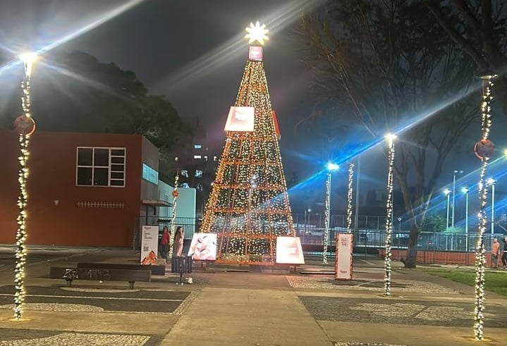 Praça foi decorada para celebrar o Natal (Foto: Divulgação/Raphael/Esportes da Sorte)