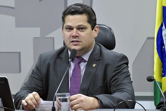 Senador Davi Alcolumbre já havia concedido vista coletiva na reunião anterior da comissão. (Foto: Geraldo Magela/Agência Senado)