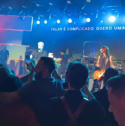 Banda Jota Quest se apresenta durante lançamento da Raspadinha em Belo Horizonte. (Foto: Reprodução/Instagram)