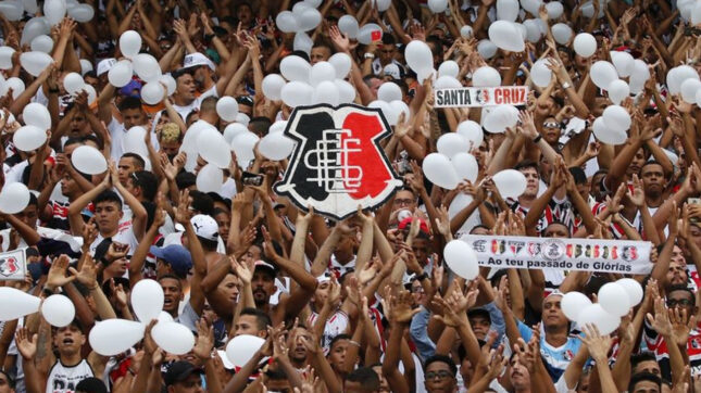 Engajamento da torcida do Santa deve ajudar clube a atingir metas do contrato (Foto: Rafael Melo)