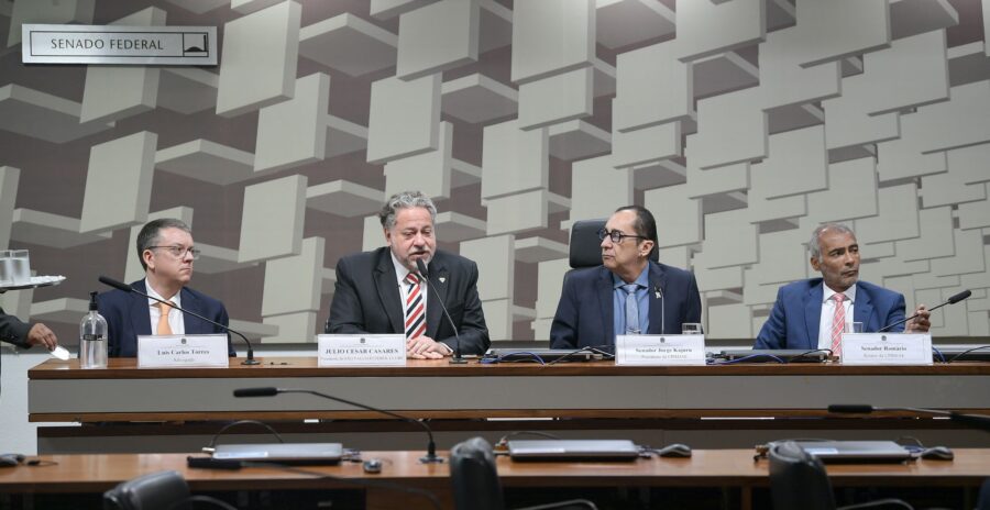 Presidente do São Paulo é ouvido em CPI (Foto: Pedro França/Agência Senado)