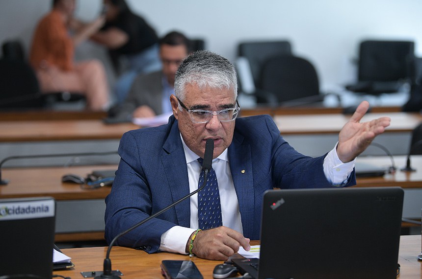 Senador Eduardo Girão foi o autor do requerimento para novo debate sobre o tema. (Foto: Pedro França/Agência Senado)