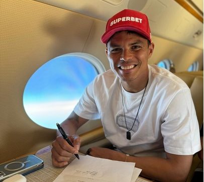 Thiago Silva assina contrato com a Superbet (Imagem: Divulgação)