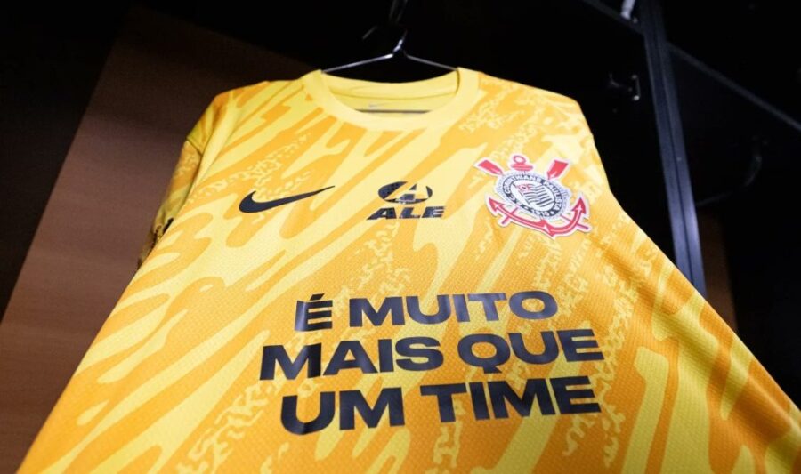 Camisa do goleiro Hugo Souza deu spoiler do próximo patrocinador. (Foto: Rodrigo Coca/Agência Corinthians)