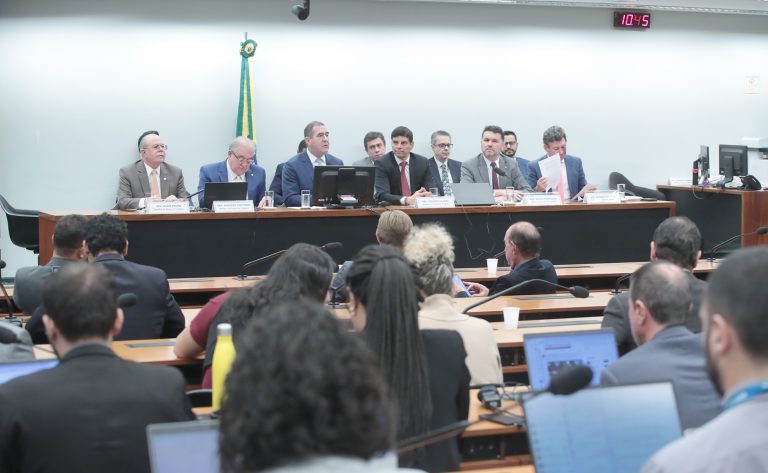 Grupo de Trabalho sobre que atuou no reltório da reforma tributária (Foto: Bruno Spada / Câmara dos Deputados)