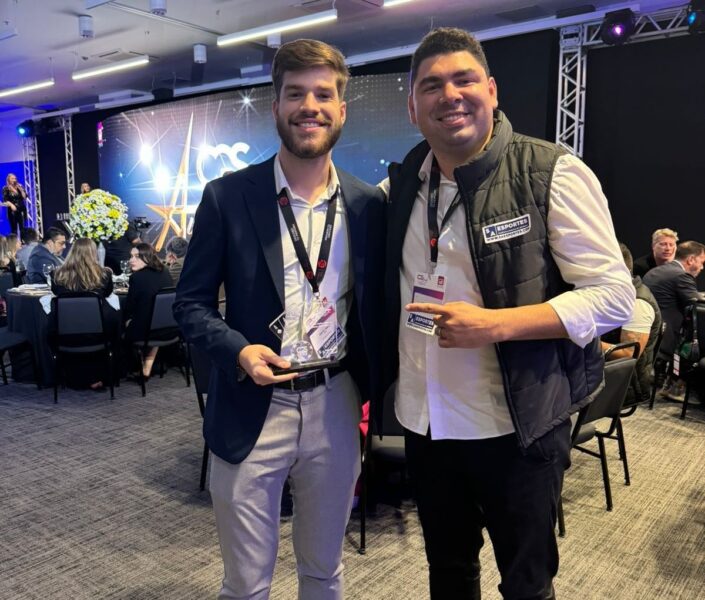 Danilo Melo, CMO da BETesporte e Júlio Santana, Diretor de Marketing da BETesporte (Foto: Divulgaçã / BETesporte)