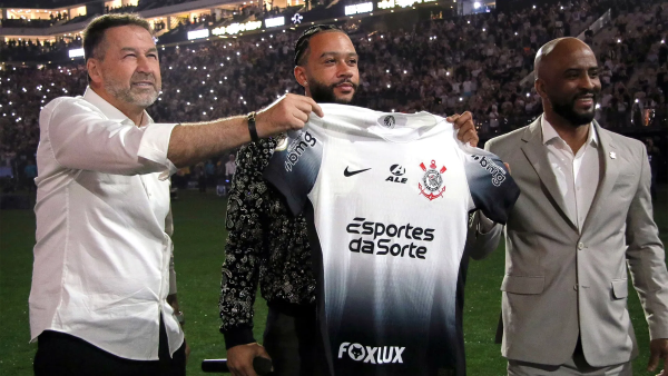 Salário de Memphis Depay seria pago com a ajuda de aporte da Esportes da Sorte. (Foto: José Manoel Idalgo/Agência Corinthians)