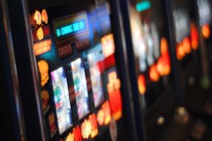Empleados de casinos reclaman el pago adicional a los salarios