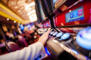 Permanecen las restricciones en los casinos de Nuevo León