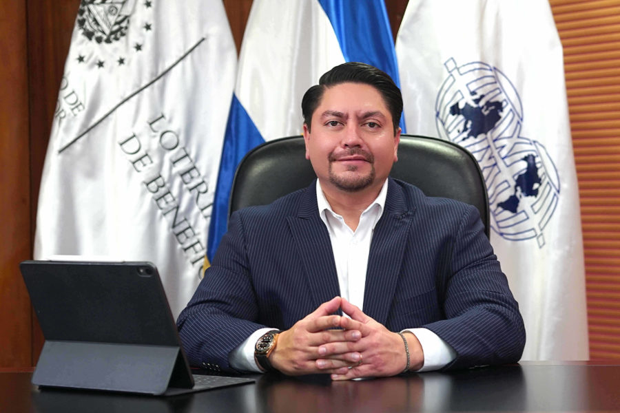 Javier Milián expuso el plan ante diputados salvadoreños.