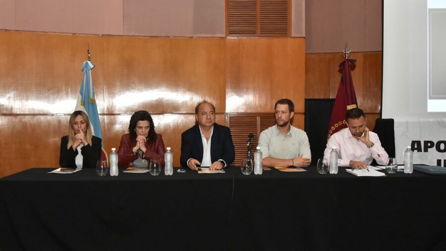 El estudio se presentó en el marco de la tercera mesa de trabajo sobre "Prevención y concientización de juegos virtuales de azar y apuestas online". Foto: Gob. de Salta. 