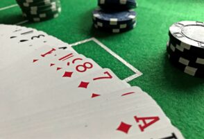 how to play poker in casino